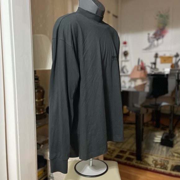 Like New Men’s Small Fear Of God Essentials Oversized Long-sleeve T-Shirt Black - Picture 9 of 15